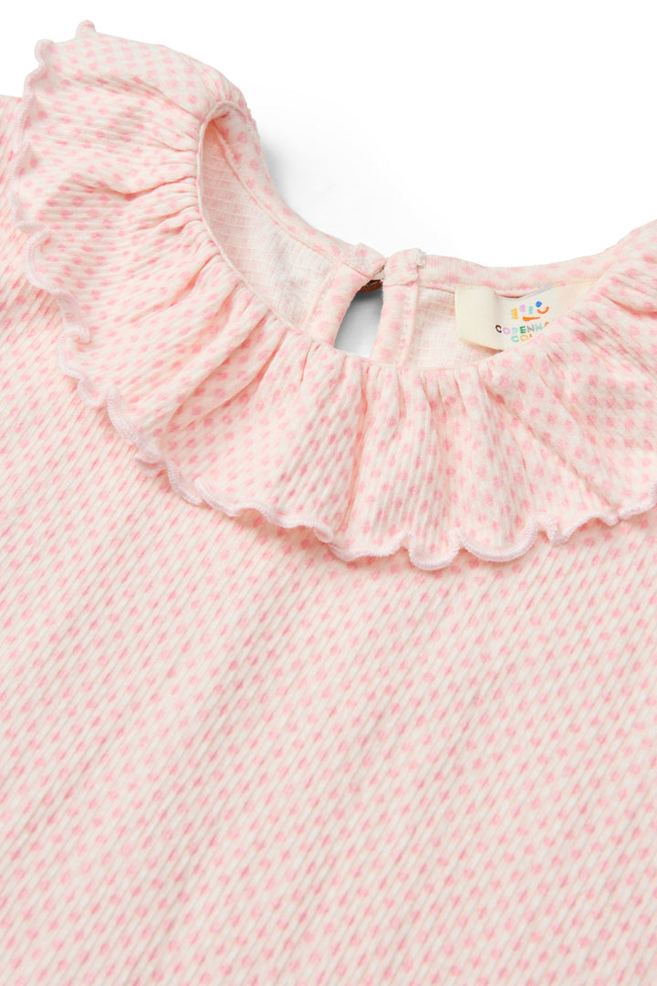 CREPE TEE W. FRILL COLLAR - PINK COMB.