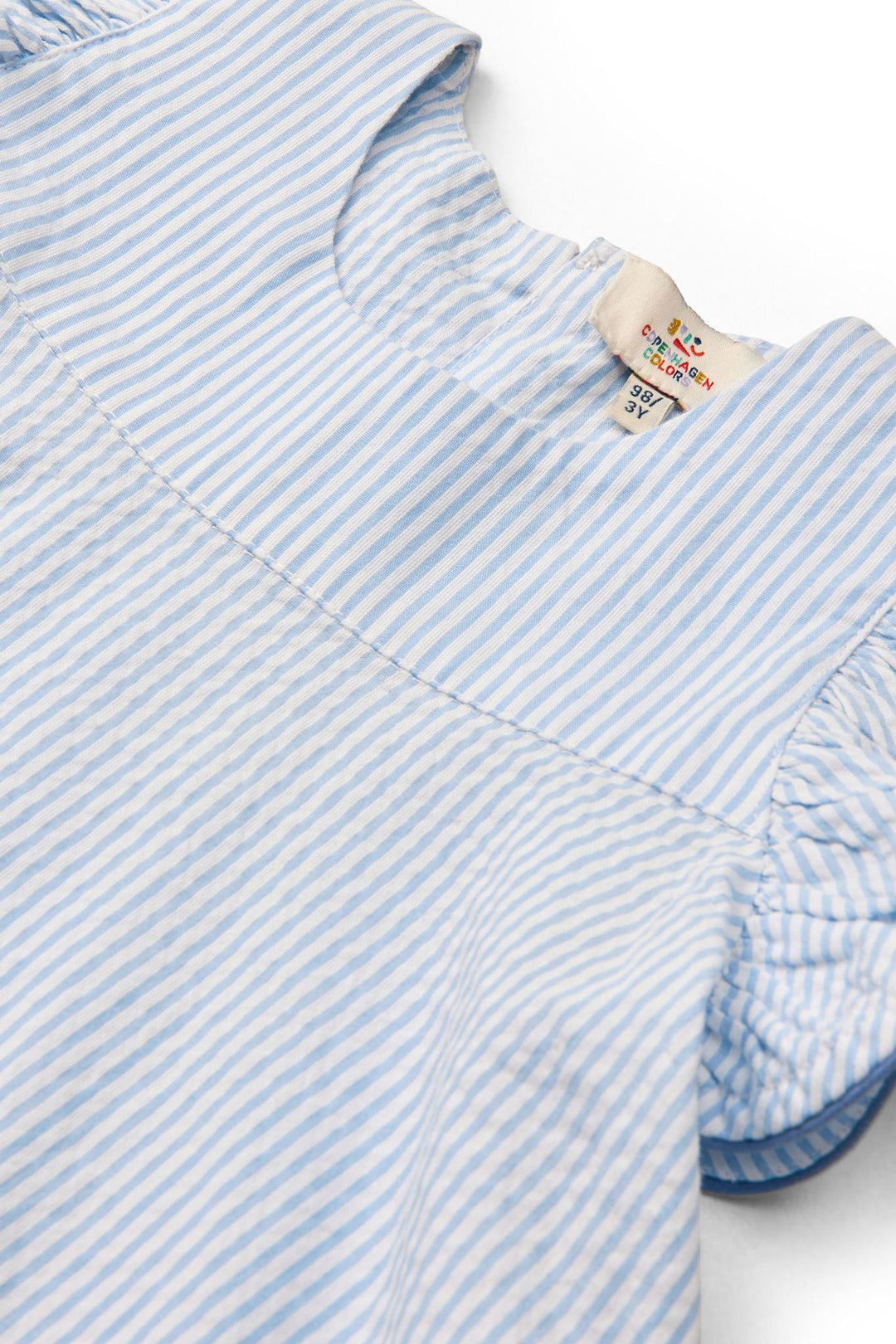 SEERSUCKER DRESS W. FRILL SLEEVES - SKY BLUE W CREAM STRIPE W OCEAN BLUE