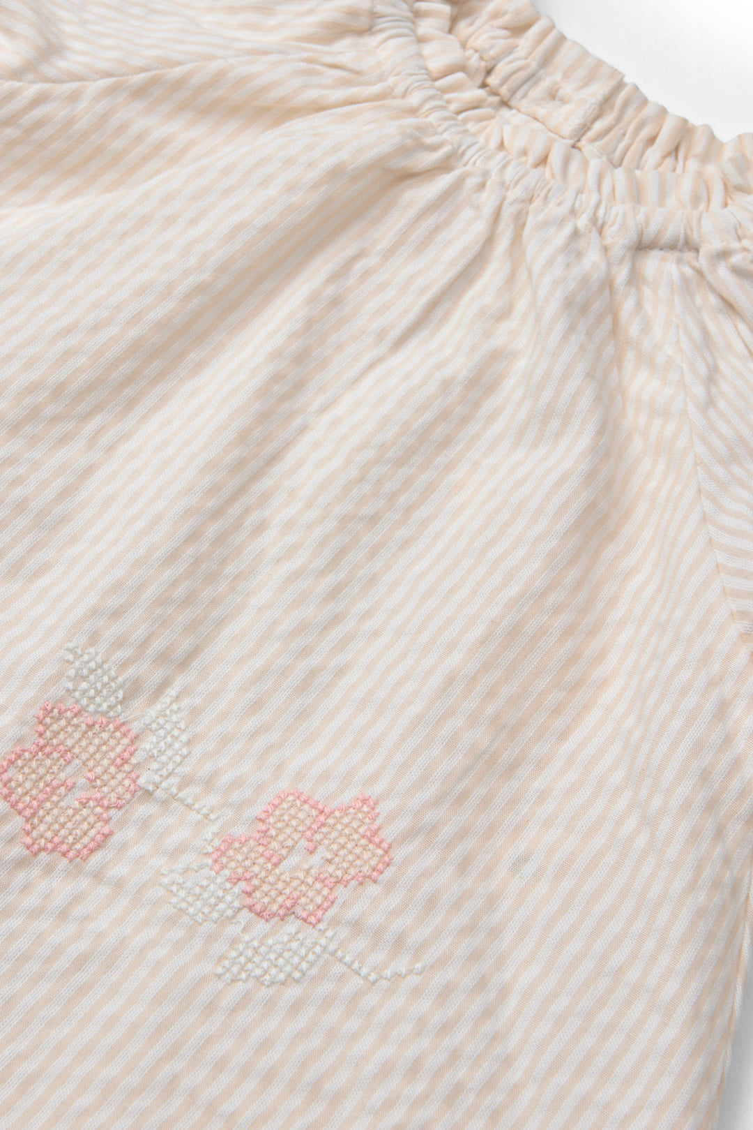 SEERSUCKER BABY-SET W. EMBROIDERY - DUSTY ROSE W CREAM STRIPE W. FLOWER