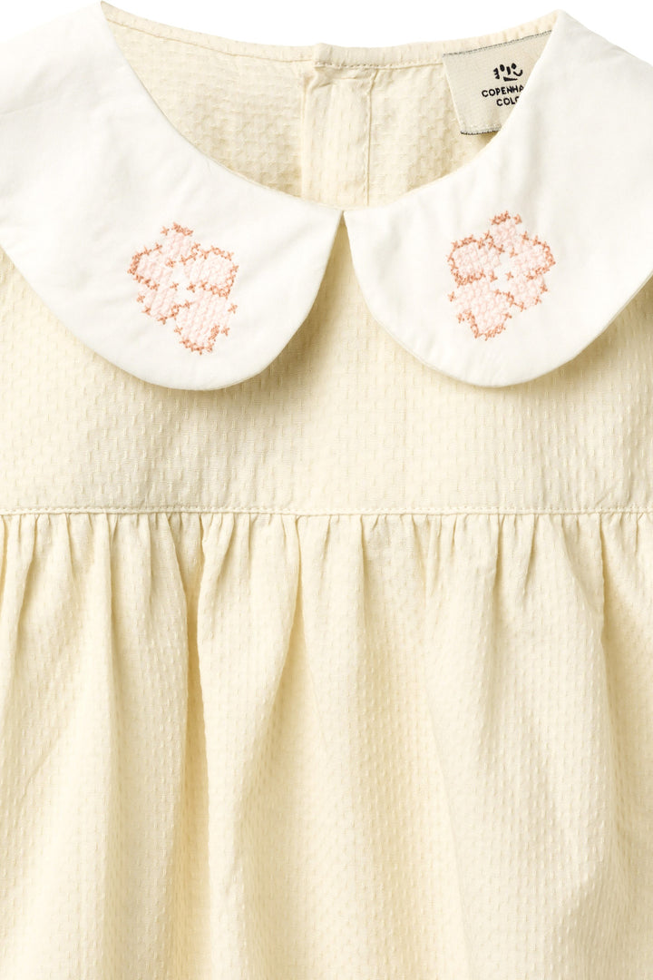 BLOUSE W. DECO EDGE - CREAM COMB.