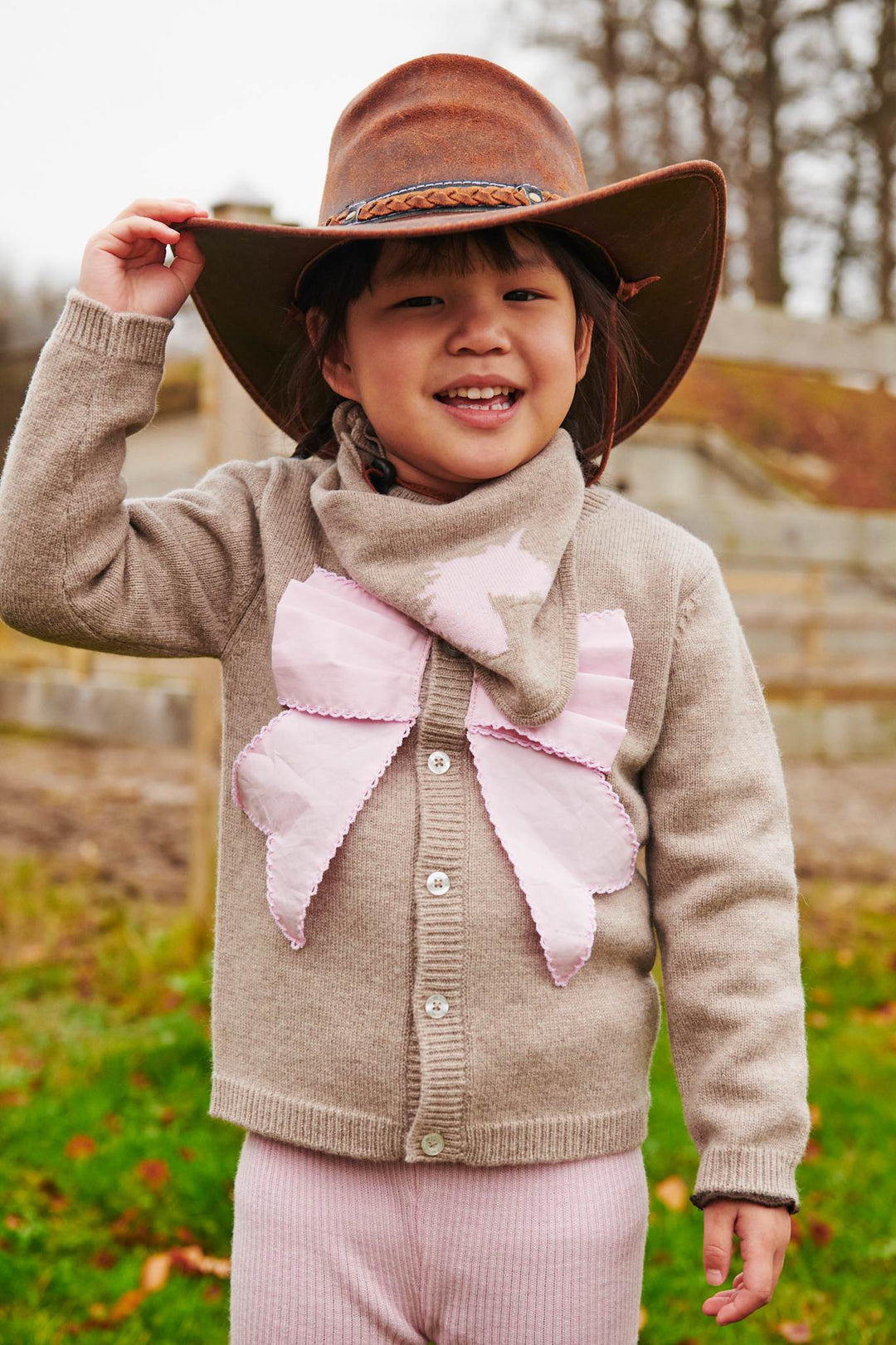 CASHMERE CARDIGAN W. POPLIN BOW - SAND/LAVENDER COMB.