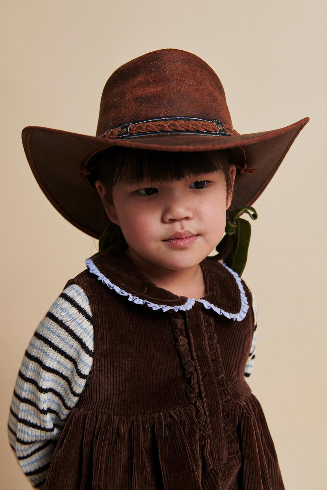 CORDUROY DRESS W. RUFFLE AND COLLAR DETAIL - DK BROWN COMB