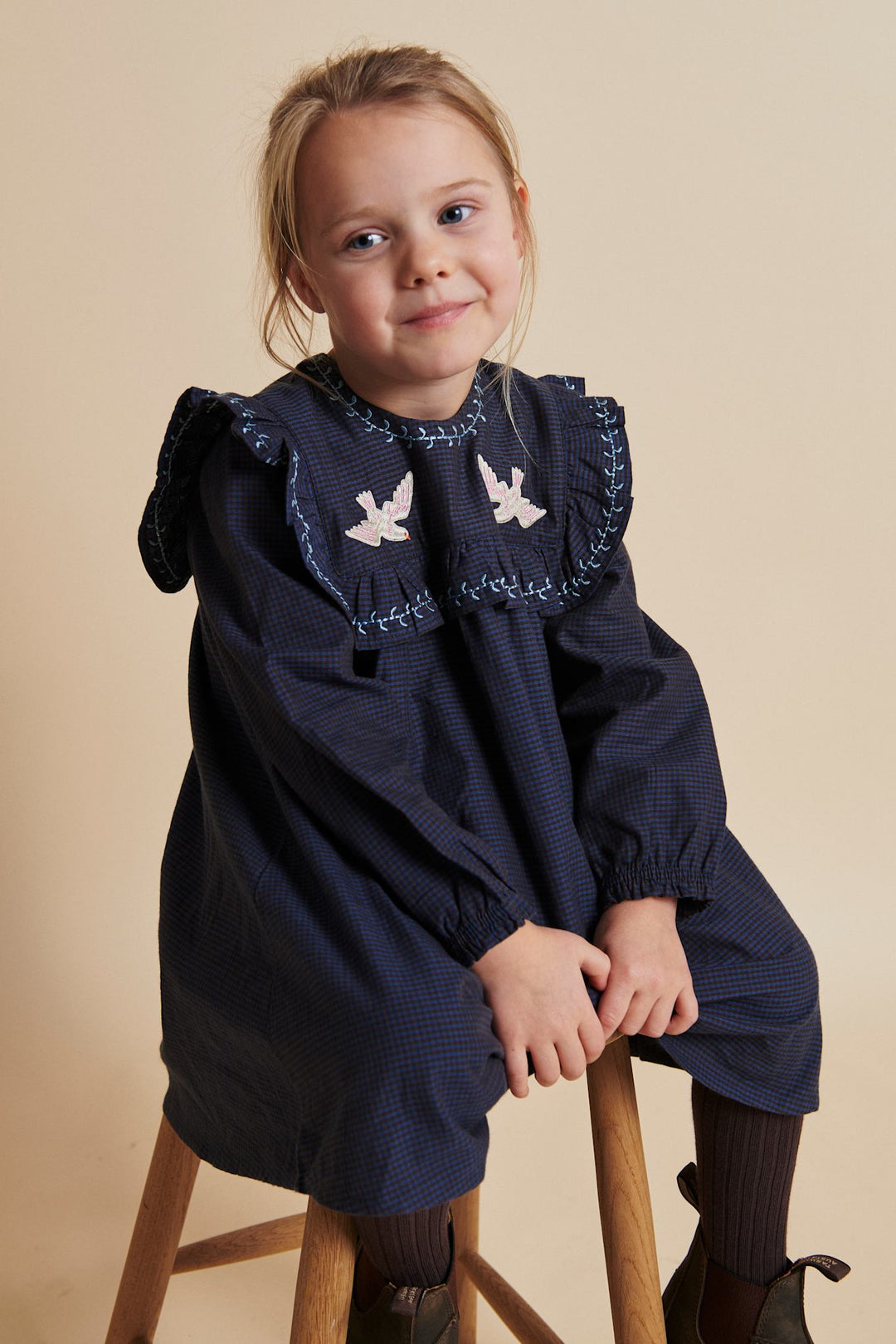 CHECKERED DRESS W. EMB. AND RUFFLE - BROWN BLUE CHECK COMB