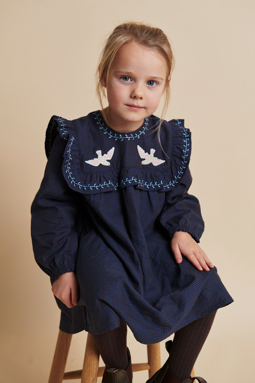 CHECKERED DRESS W. EMB. AND RUFFLE - BROWN BLUE CHECK COMB