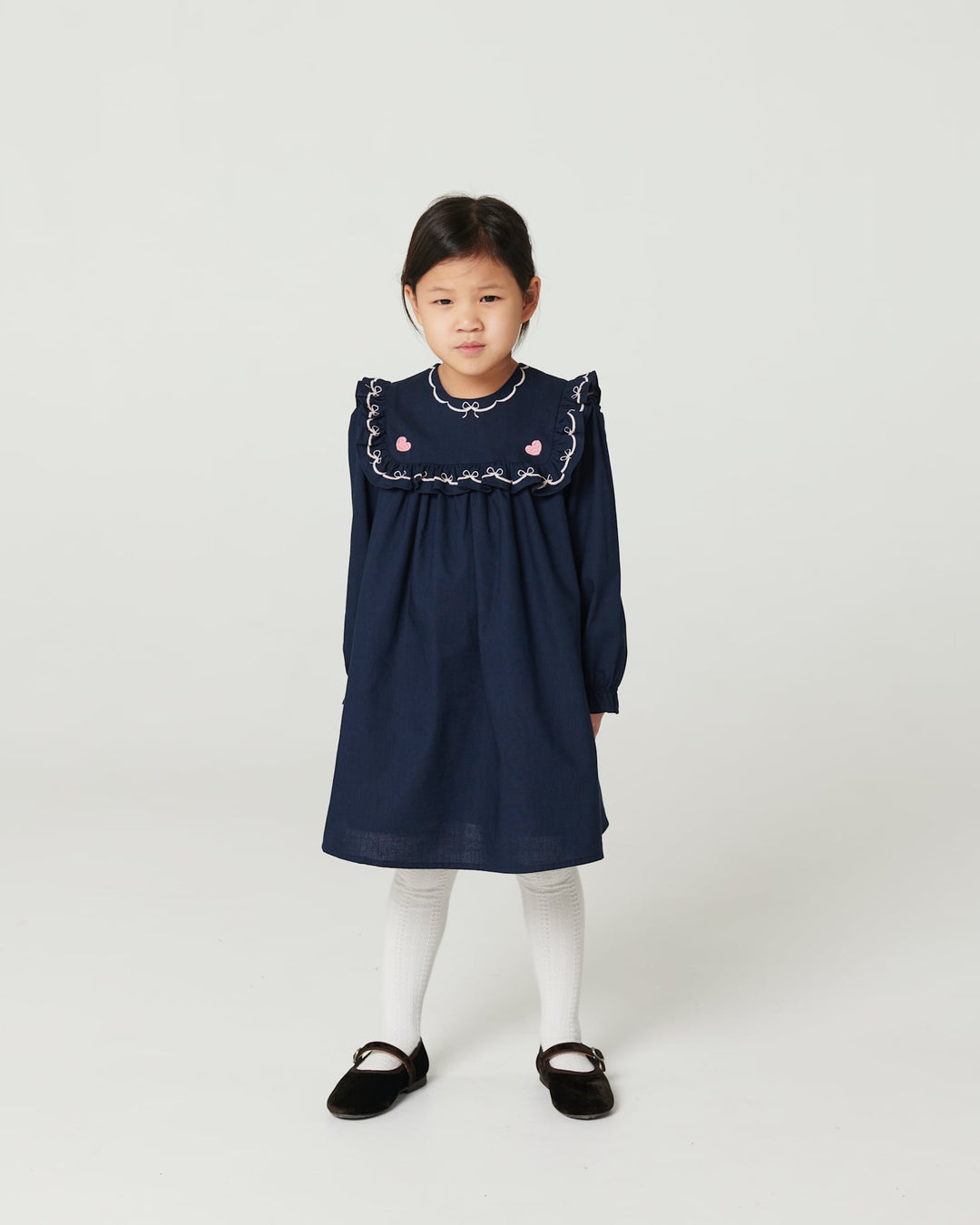Dress w. Frill & Embroidery - Navy Comb.