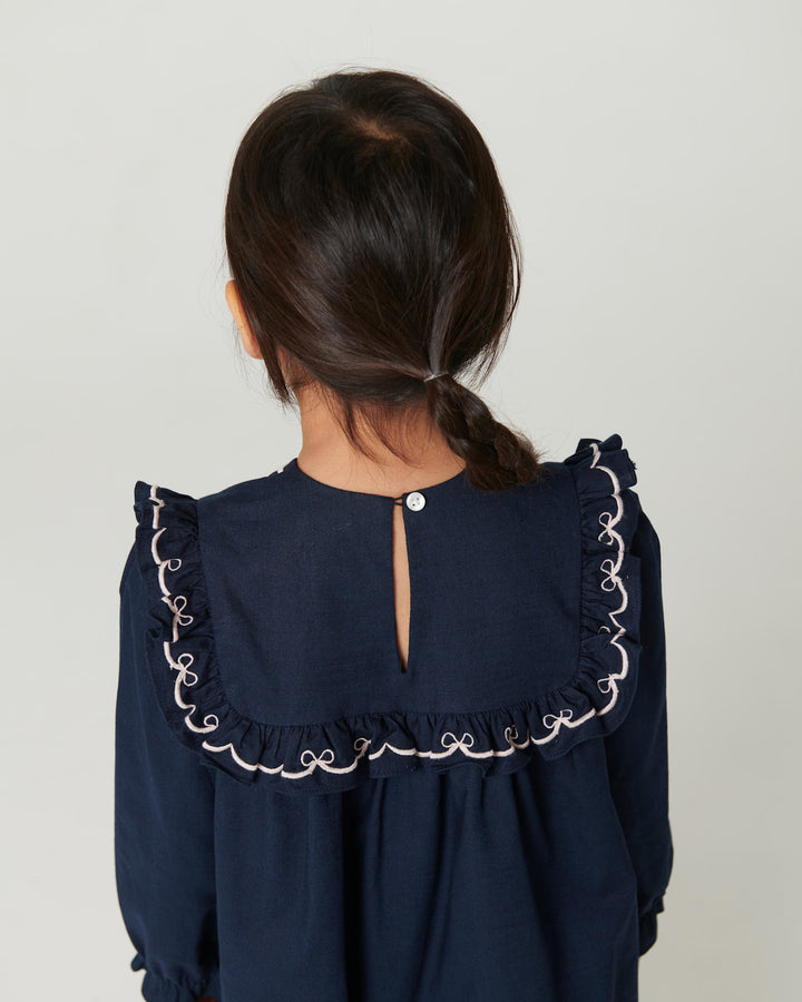 Dress w. Frill & Embroidery - Navy Comb.