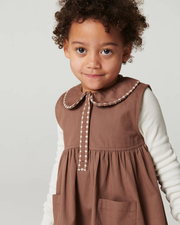 Collar Dress w. Embroidery & Pokets - WALNUT