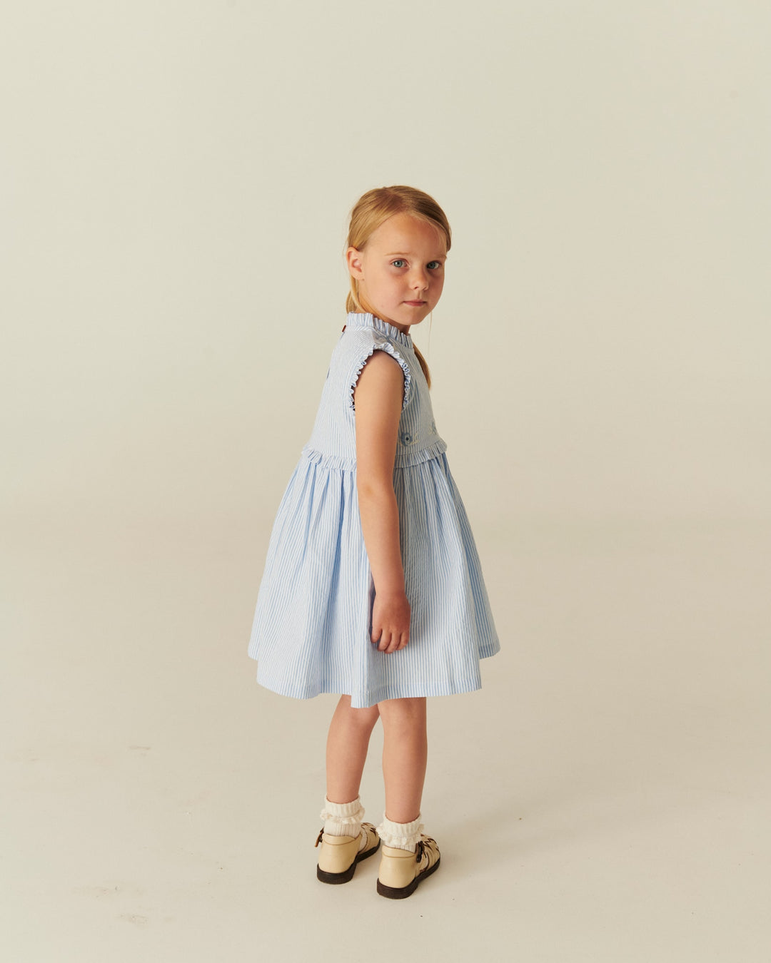 SEERSUCKER DRESS W. RUFFLES AND EMB. - SKY BLUE W CREAM STRIPE