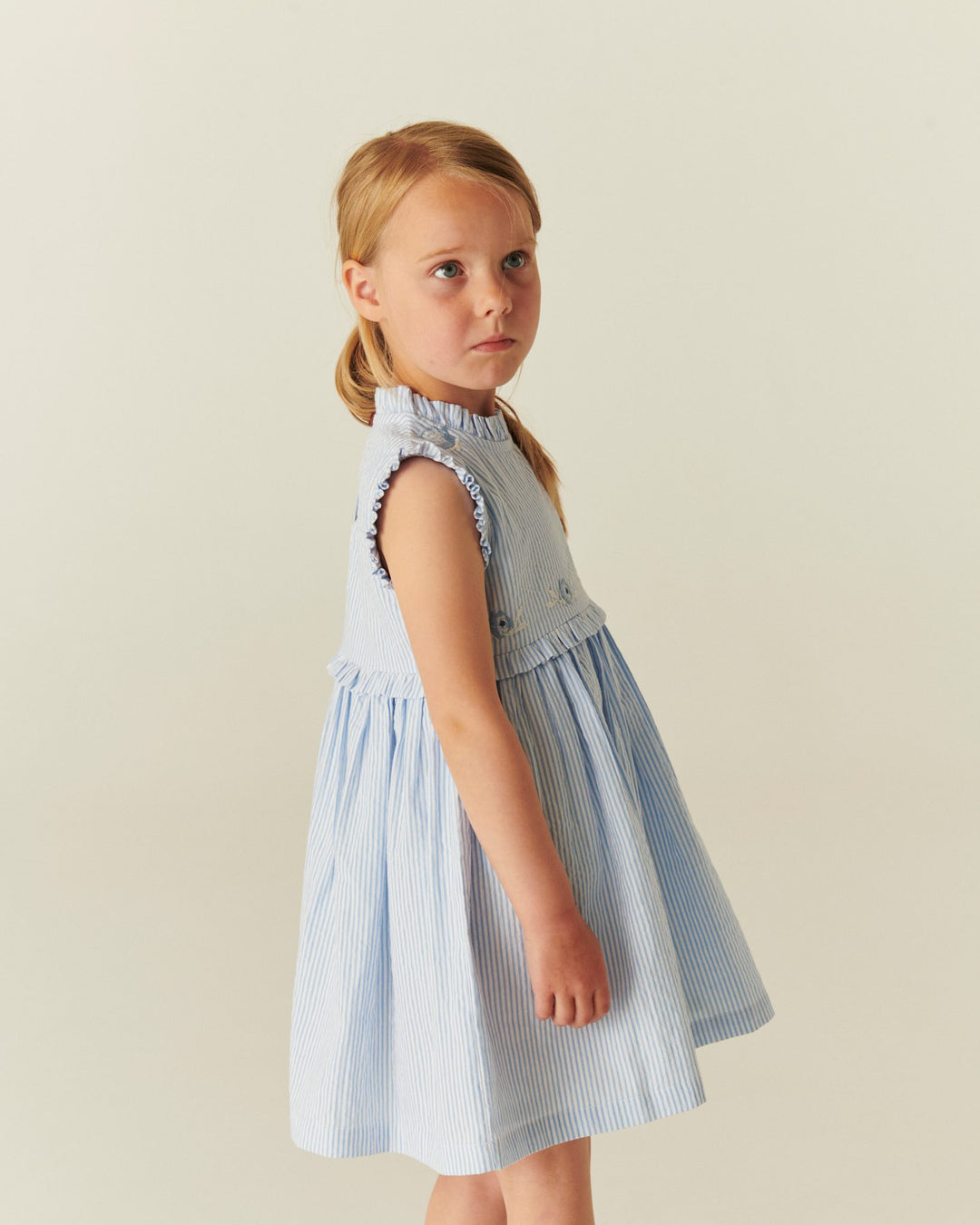 SEERSUCKER DRESS W. RUFFLES AND EMB. - SKY BLUE W CREAM STRIPE