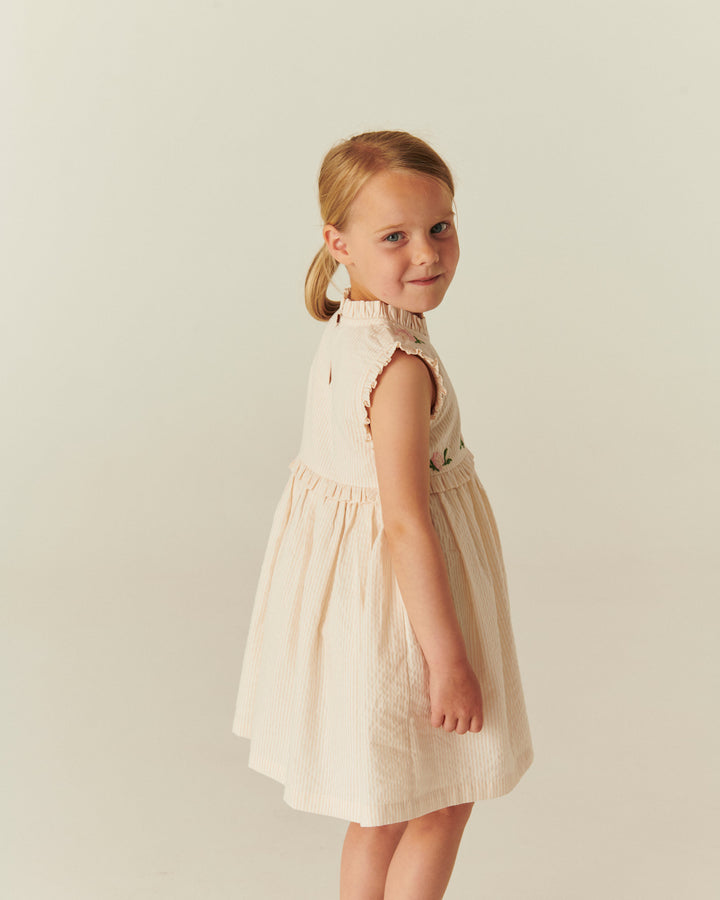 SEERSUCKER DRESS W. RUFFLES AND EMB. - DUSTY ROSE W CREAM STRIPE