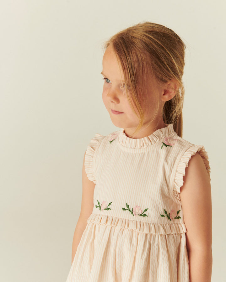 SEERSUCKER DRESS W. RUFFLES AND EMB. - DUSTY ROSE W CREAM STRIPE