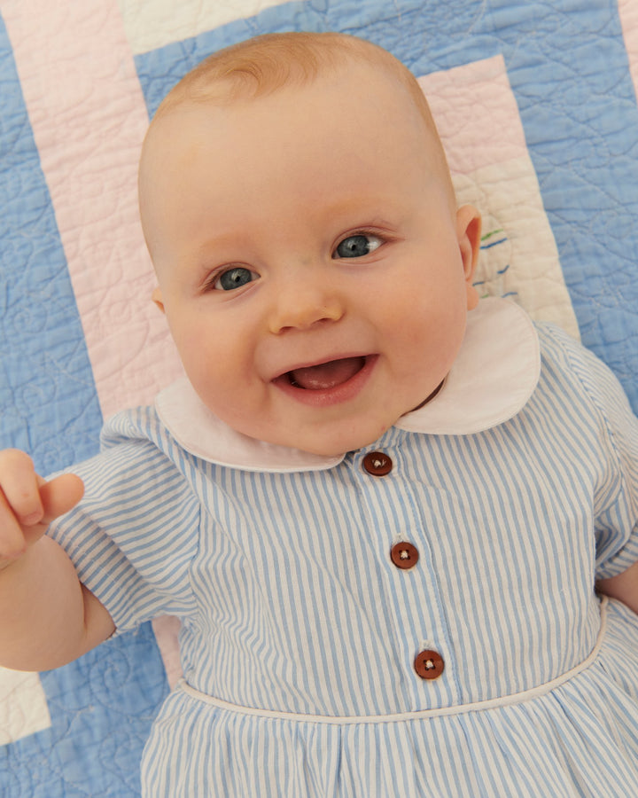 SEERSUCKER ROMPER W. COLLAR - SKY BLUE W CREAM STRIPE