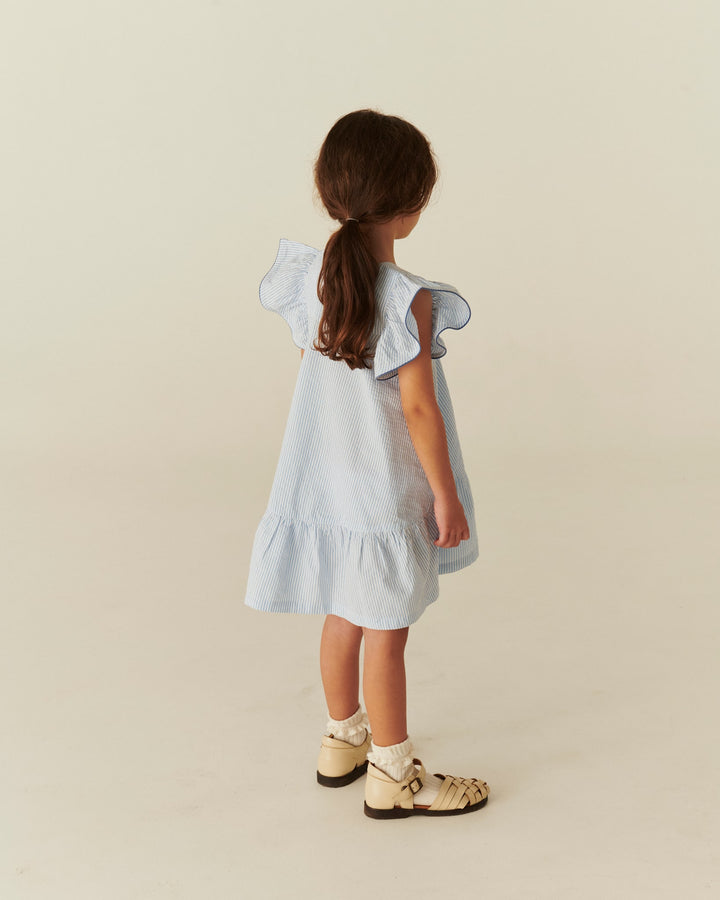 SEERSUCKER DRESS W. FRILL SLEEVES - SKY BLUE W CREAM STRIPE W OCEAN BLUE