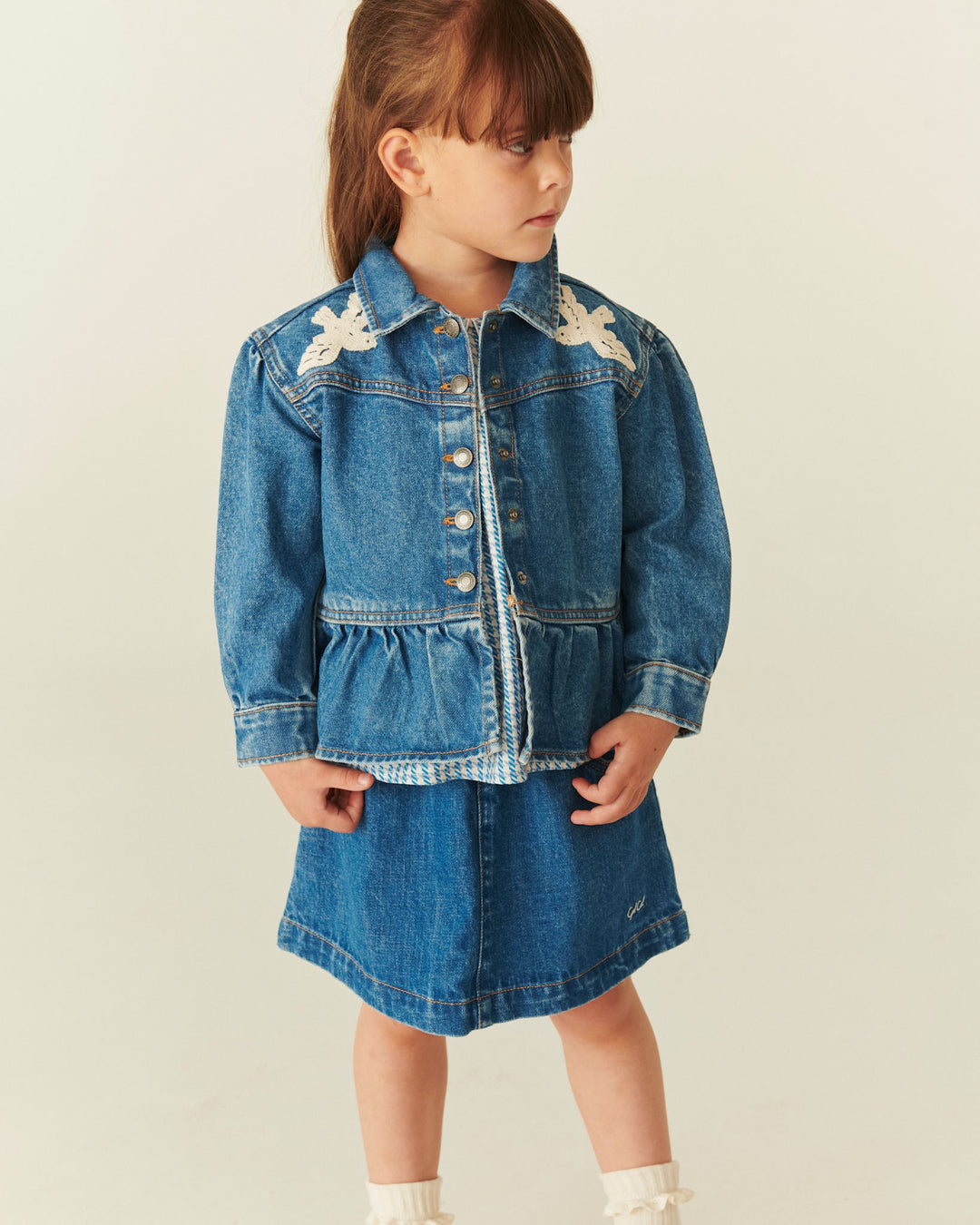 DENIM FRILL JACKET W. CROCHET DOVES - INDIGO BLUE WASHED