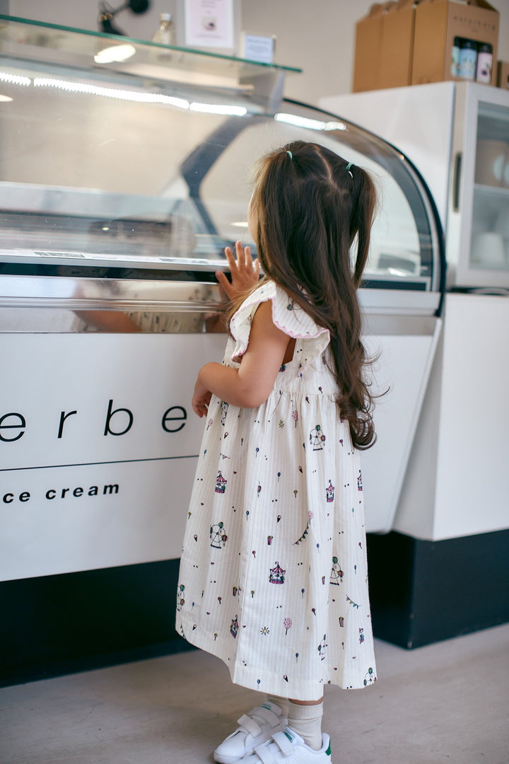 PRINTED DRESS W. RUFFLE SLEEVES - CREAM PRINT