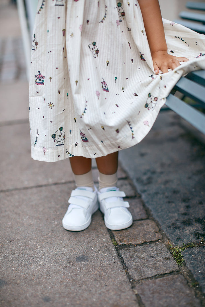 PRINTED DRESS W. RUFFLE SLEEVES - CREAM PRINT