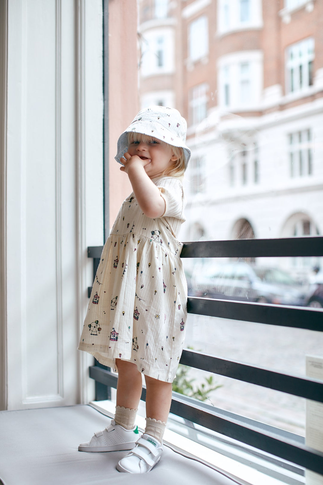 PRINTED RESERVIBLE BUCKET HAT - CREAM PRINT