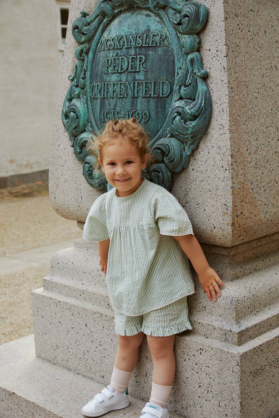 SEERSUCKER GIRLY SHORTS - GREEN W CREAM STRIPE