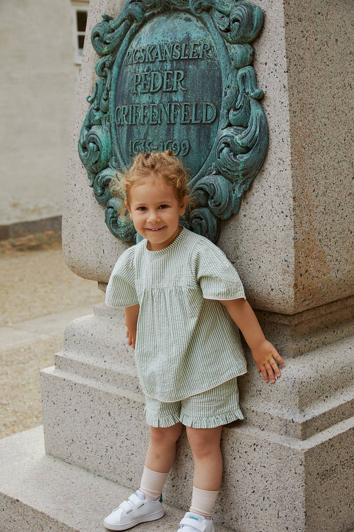 SEERSUCKER GIRLY SHORTS - GREEN W CREAM STRIPE