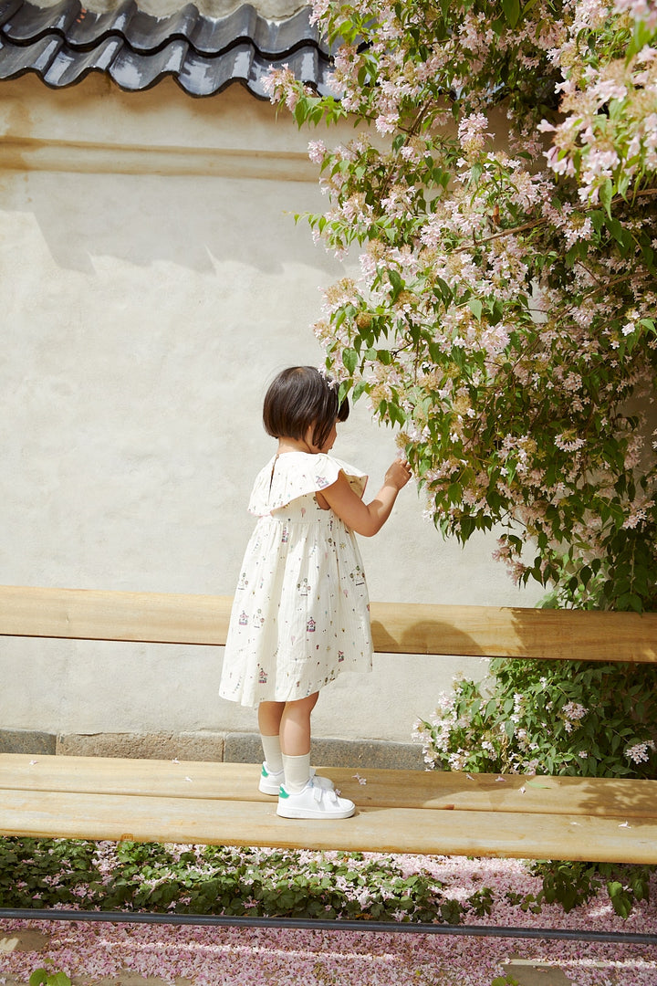PRINTED DRESS W. FRILL - CREAM PRINT