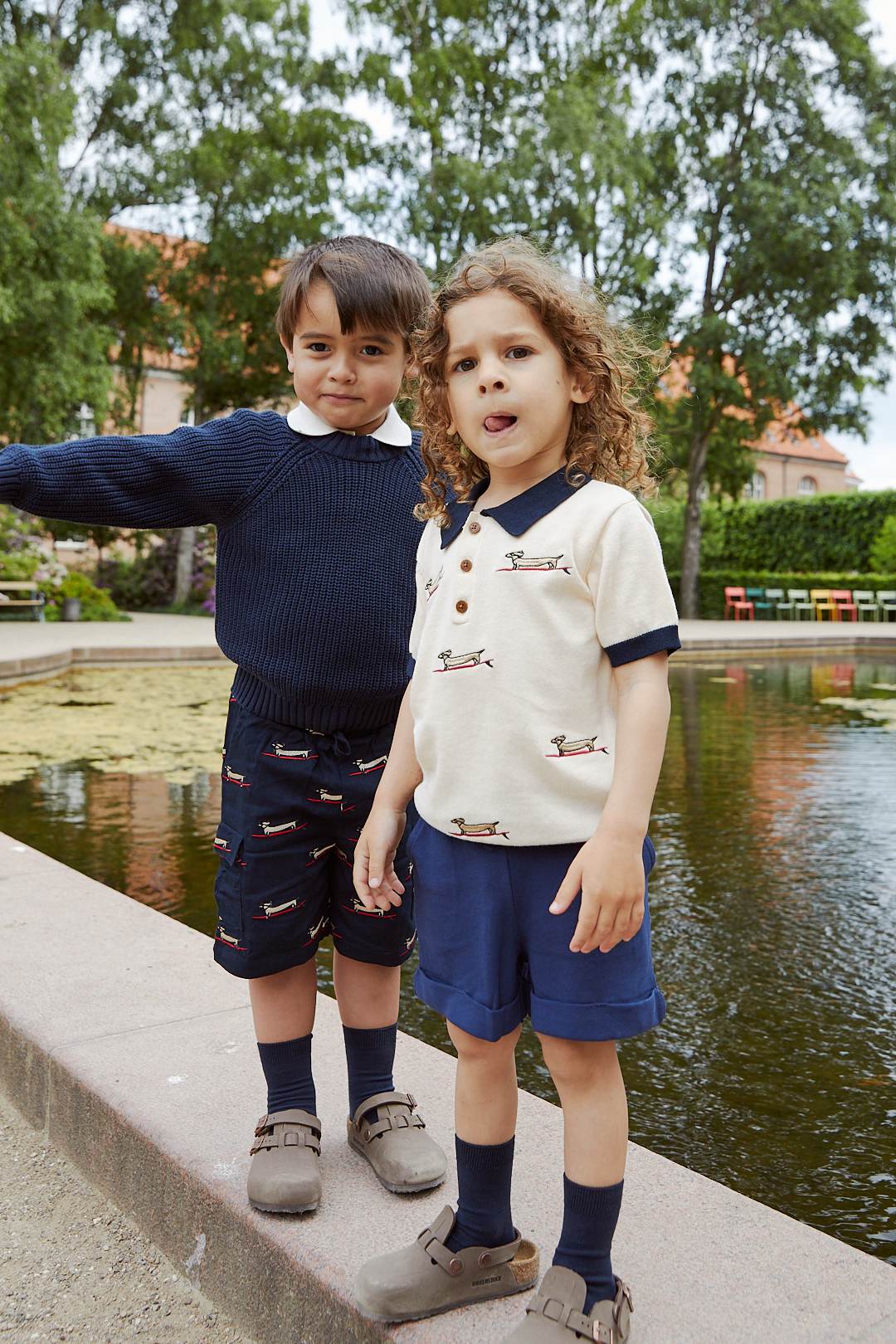 TWILL SHORTS W POCKETS AND EMBROIDERY - NAVY W SURFING DOG