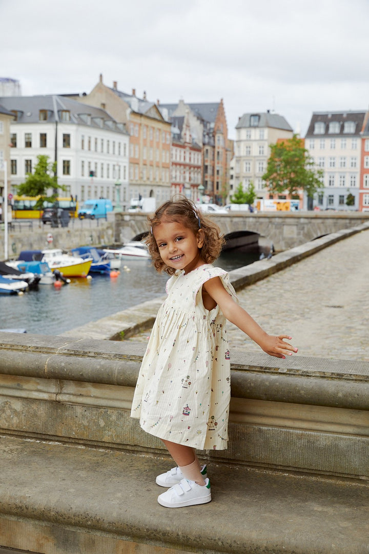 PRINTED DRESS W. RUFFLE SLEEVES - CREAM PRINT