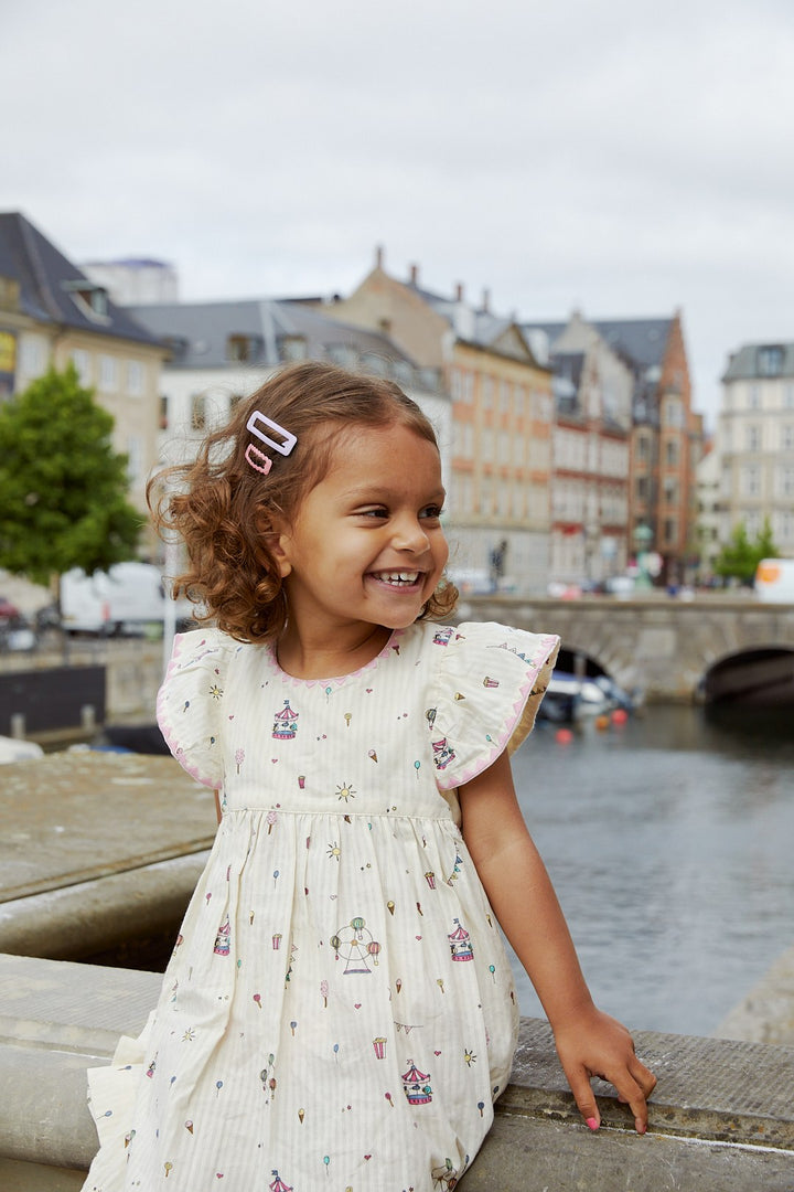 PRINTED DRESS W. RUFFLE SLEEVES - CREAM PRINT