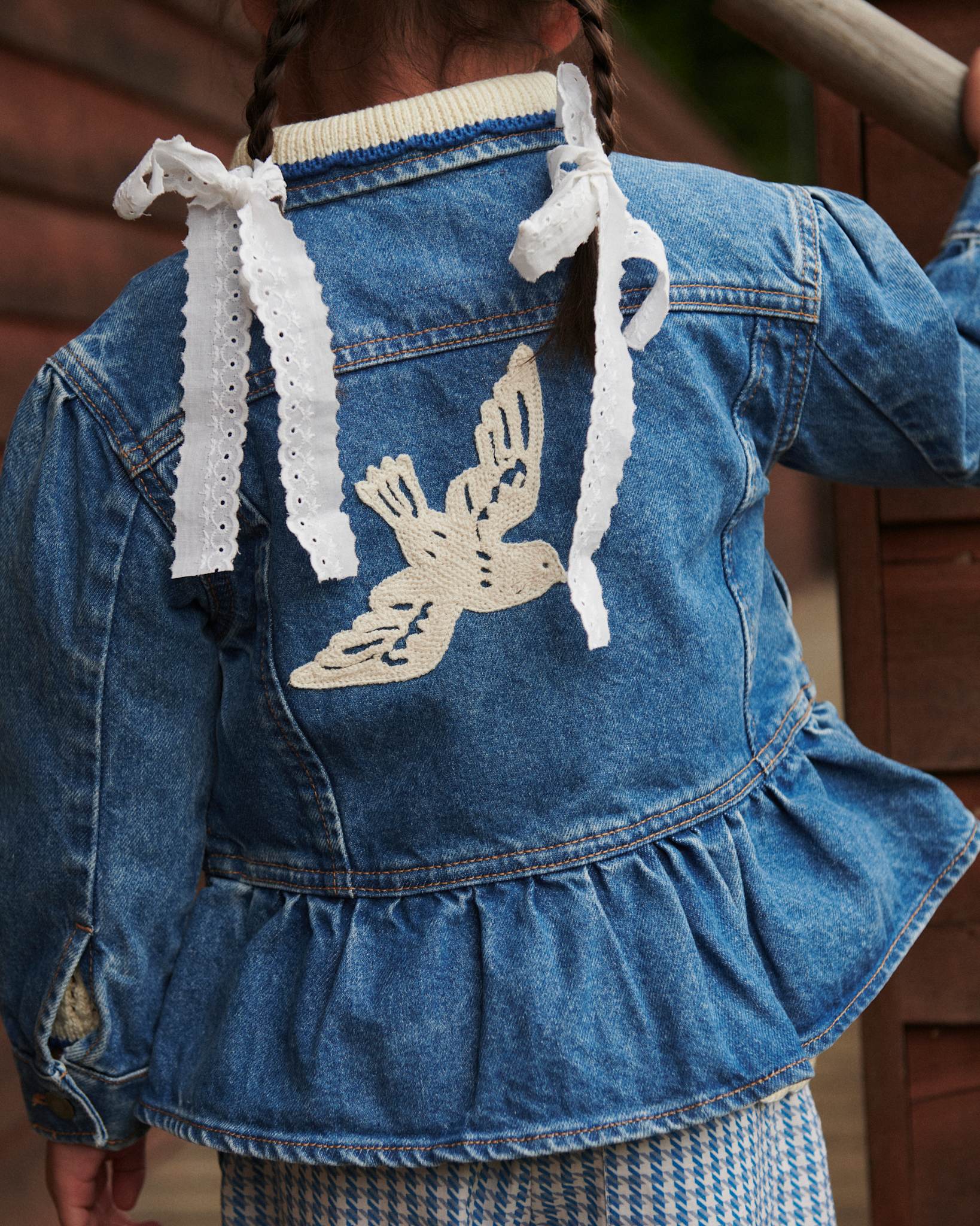 DENIM FRILL JACKET W. CROCHET DOVES - INDIGO BLUE WASHED
