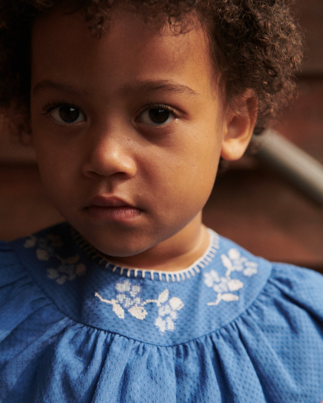 FRILL DRESS W. DECO EDGE - OCEAN BLUE COMB.