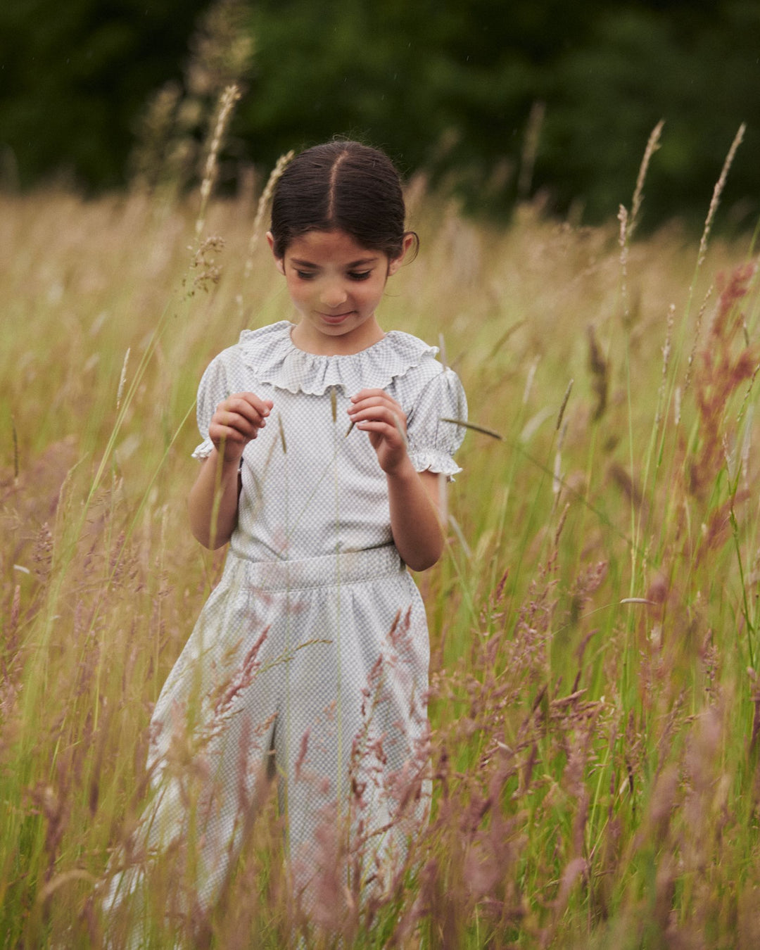 CREPE TEE W. FRILL COLLAR - DUSTY BLUE COMB.