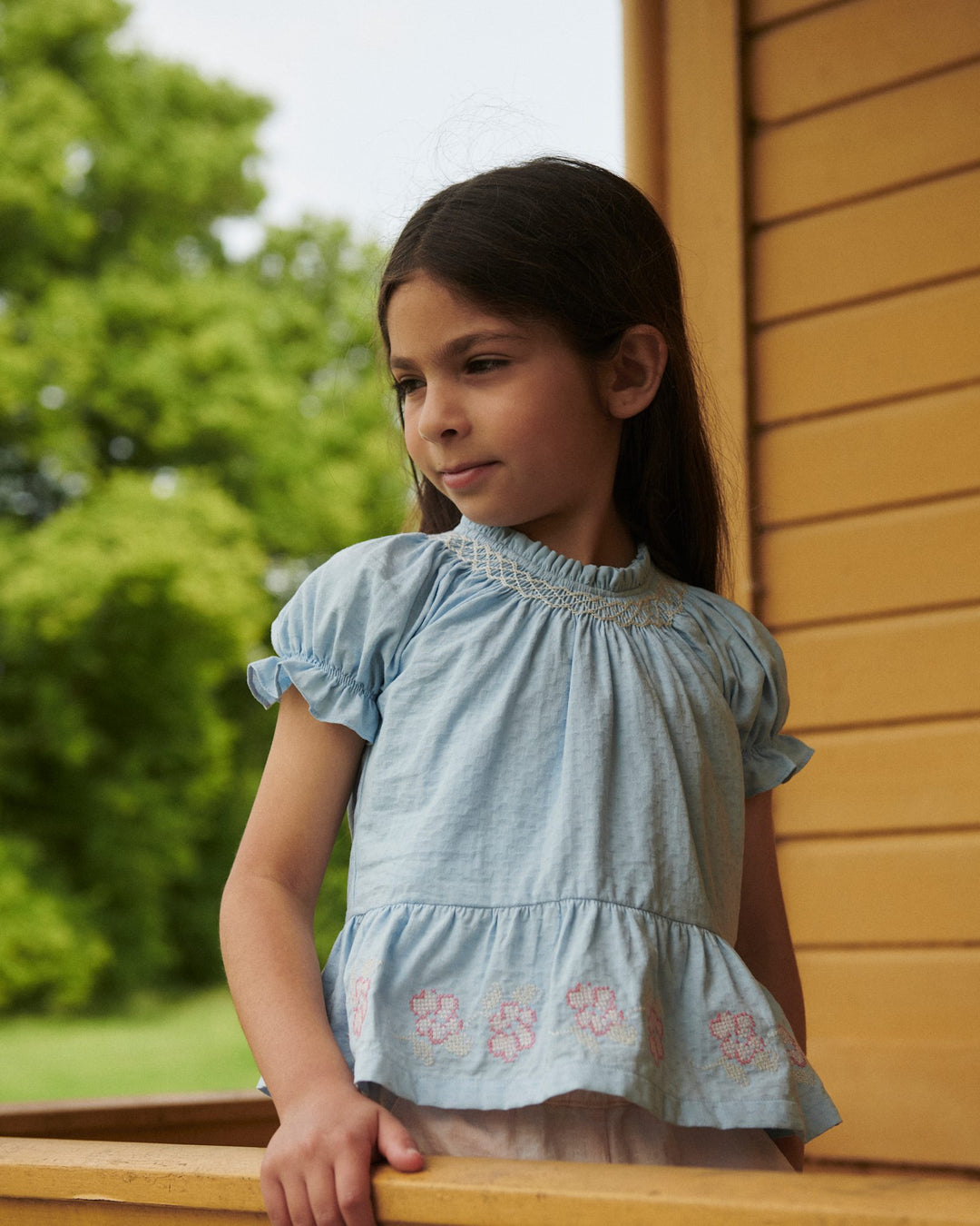 BLOUSE W. SMOCK W. EMB. - LT. BLUE COMB.