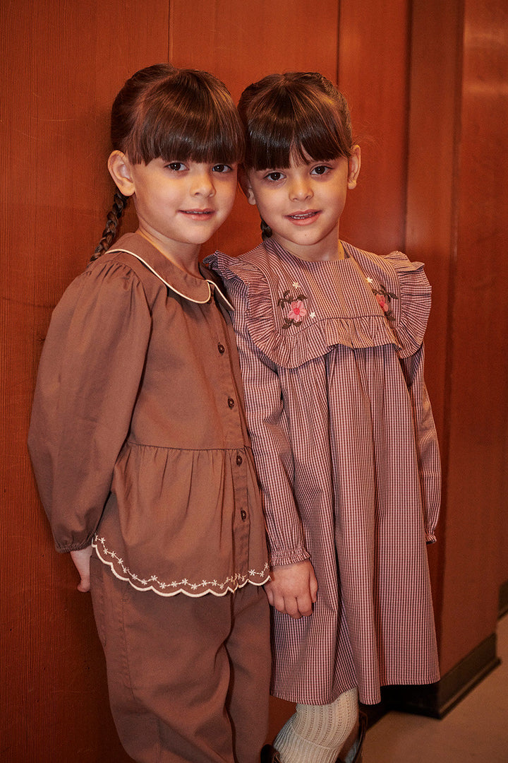 Twill Blouse w. Embroidery - Walnut