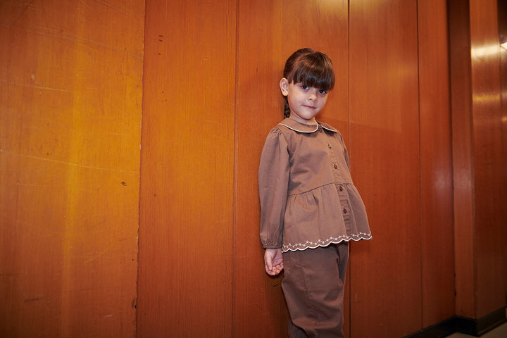 Twill Blouse w. Embroidery - Walnut