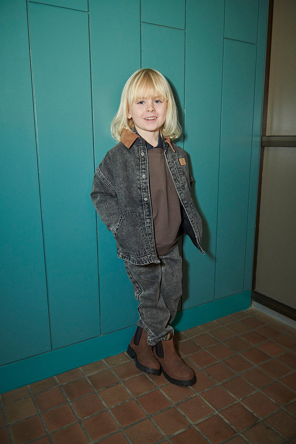Denim Jacket w. Corduroy Collar - Washed Dk. Grey Brown w. Dk Brown Corduroy Collar