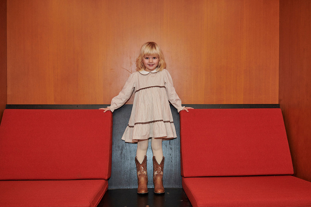 Aop Dress w. Lace Piping and Poplin Collar - Sand Flower Print