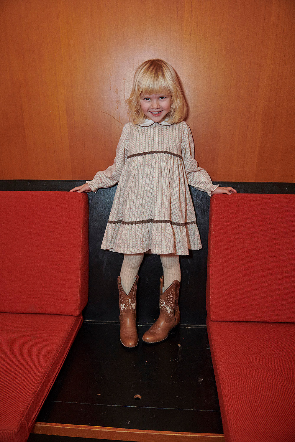 Aop Dress w. Lace Piping and Poplin Collar - Sand Flower Print