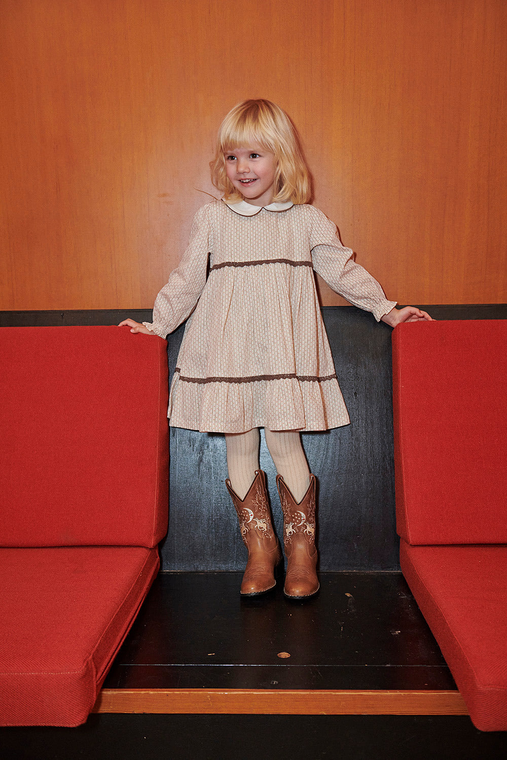 Aop Dress w. Lace Piping and Poplin Collar - Sand Flower Print