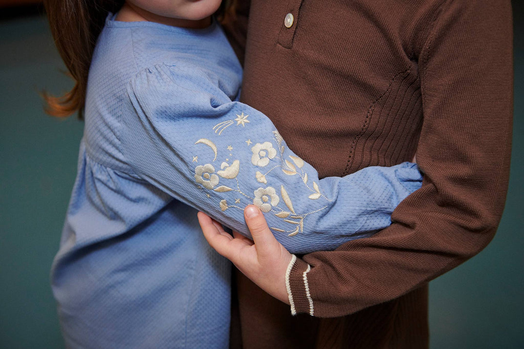 LS Blouse w. Flower Embroidery - Endless Blue