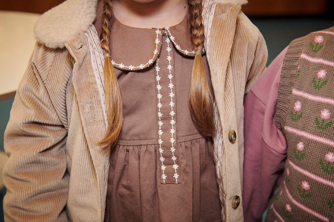 Collar Dress w. Embroidery & Pokets - WALNUT