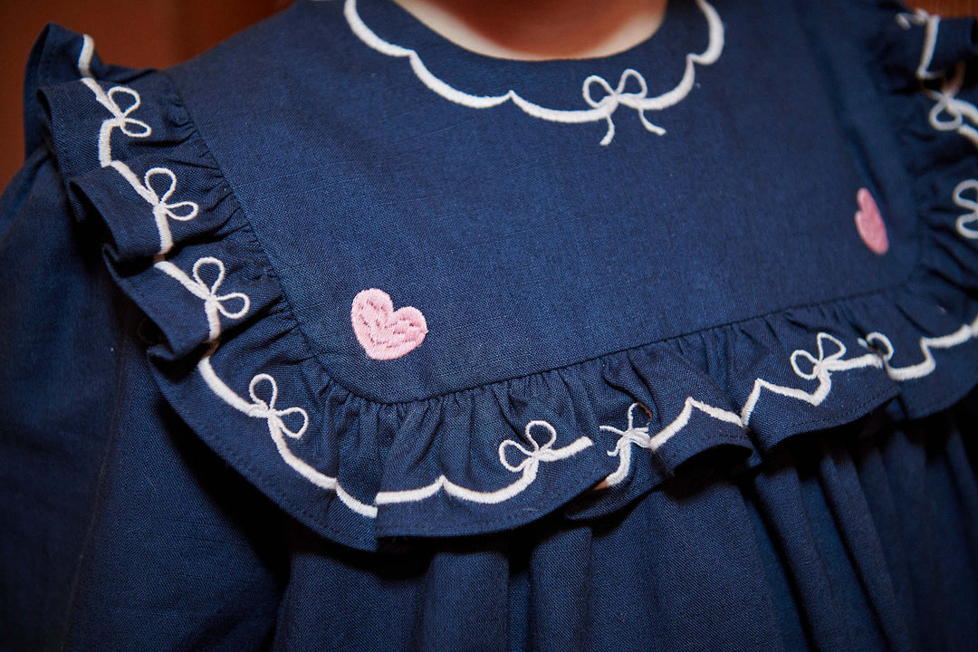 Dress w. Frill & Embroidery - Navy Comb.