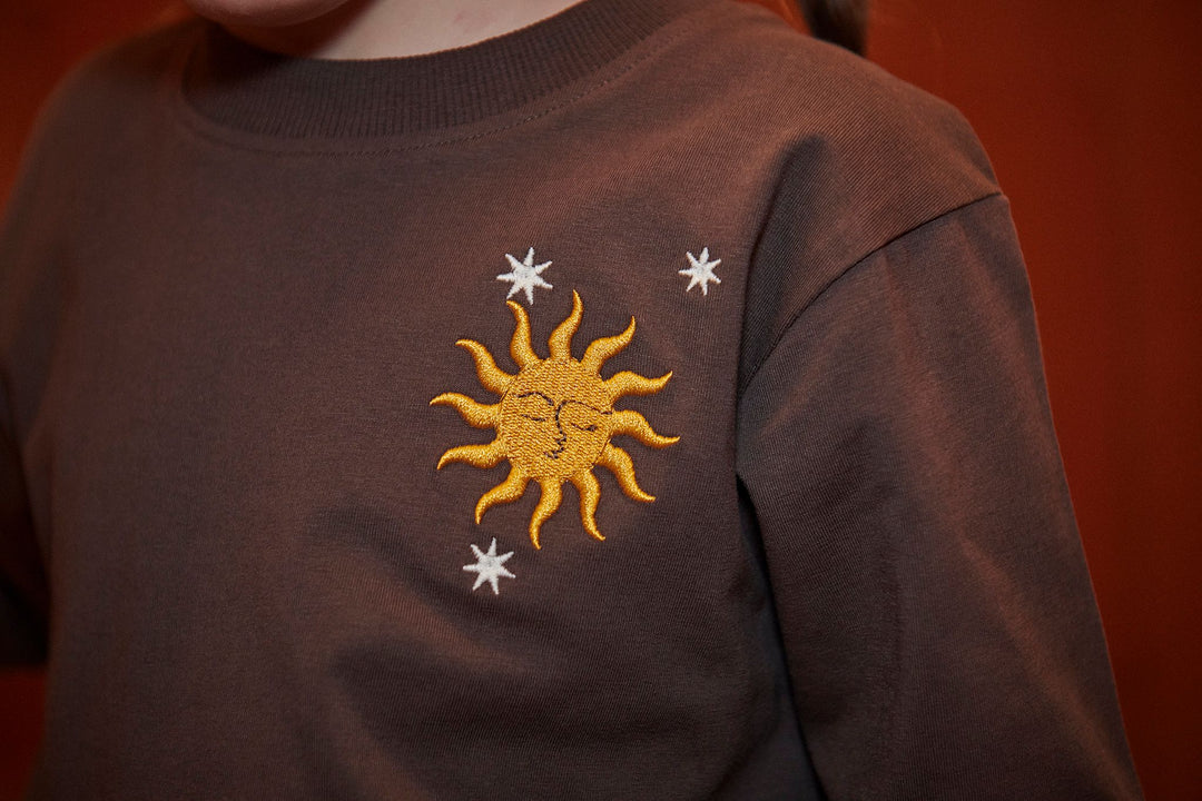 Ls. T-Shirt w. Embroidery - Dk. Brown