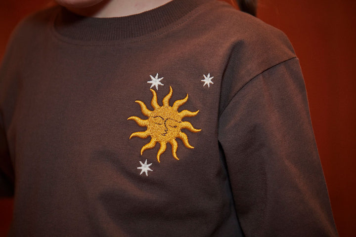 Ls. T-Shirt w. Embroidery - Dk. Brown