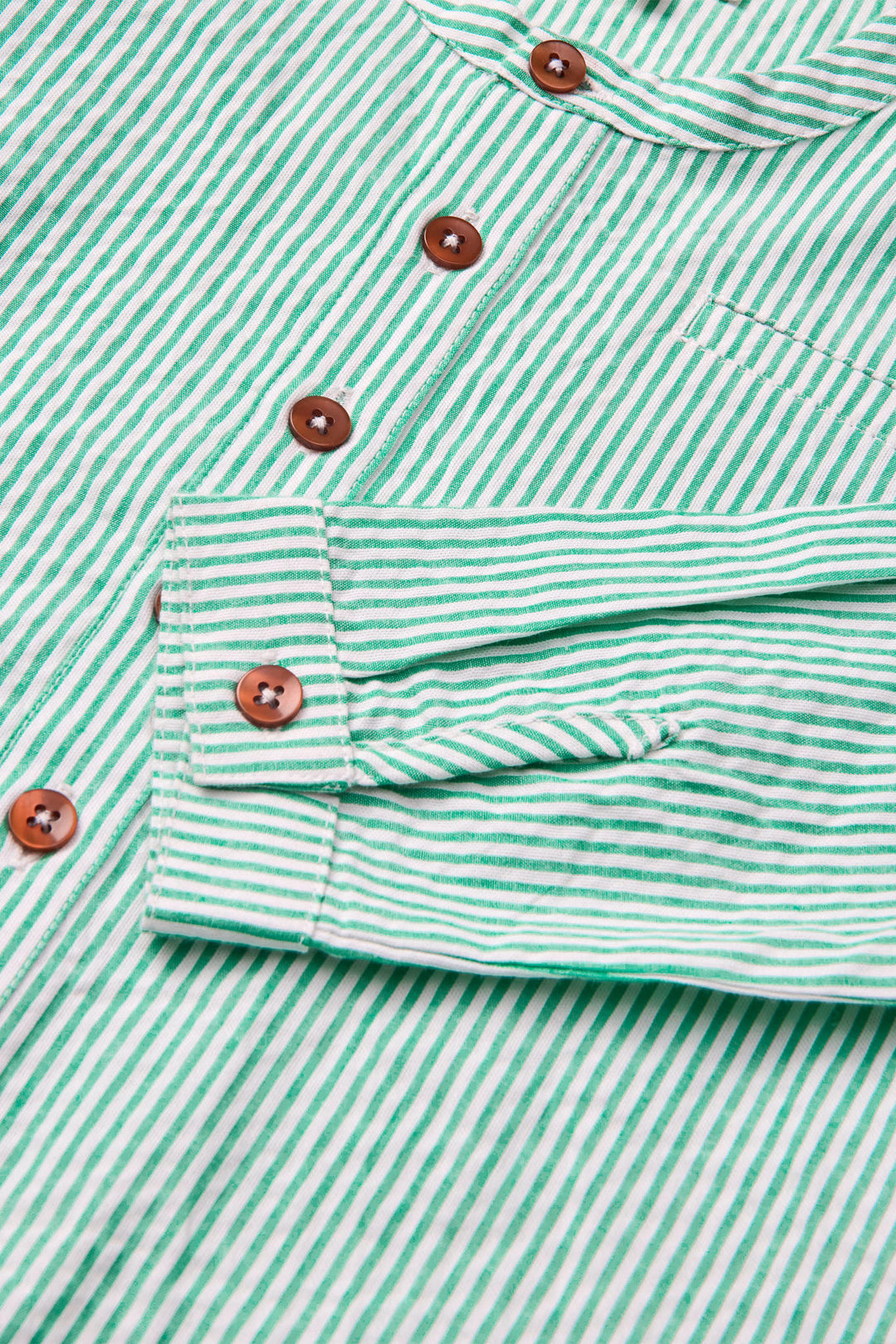SEERSUCKER SHIRT W. PLACKET - SHARP GREEN W CREAM STRIPE