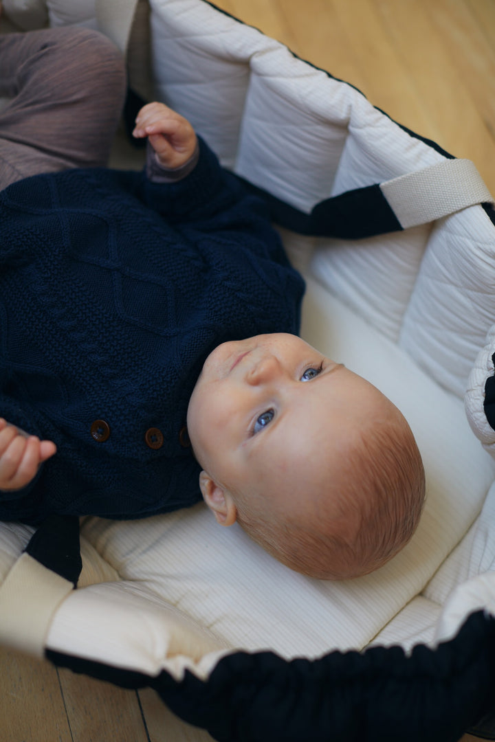 ORGANIC LIFT AND PLAYMAT - BLACK W. CREAM SOLID STRIPE