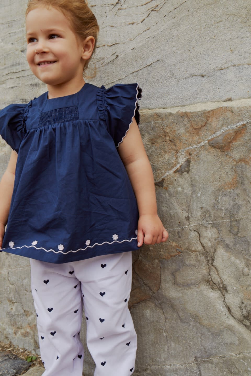 POPLIN EMB. BLOUSE W. FRILL SLEEVES - NAVY COMB.