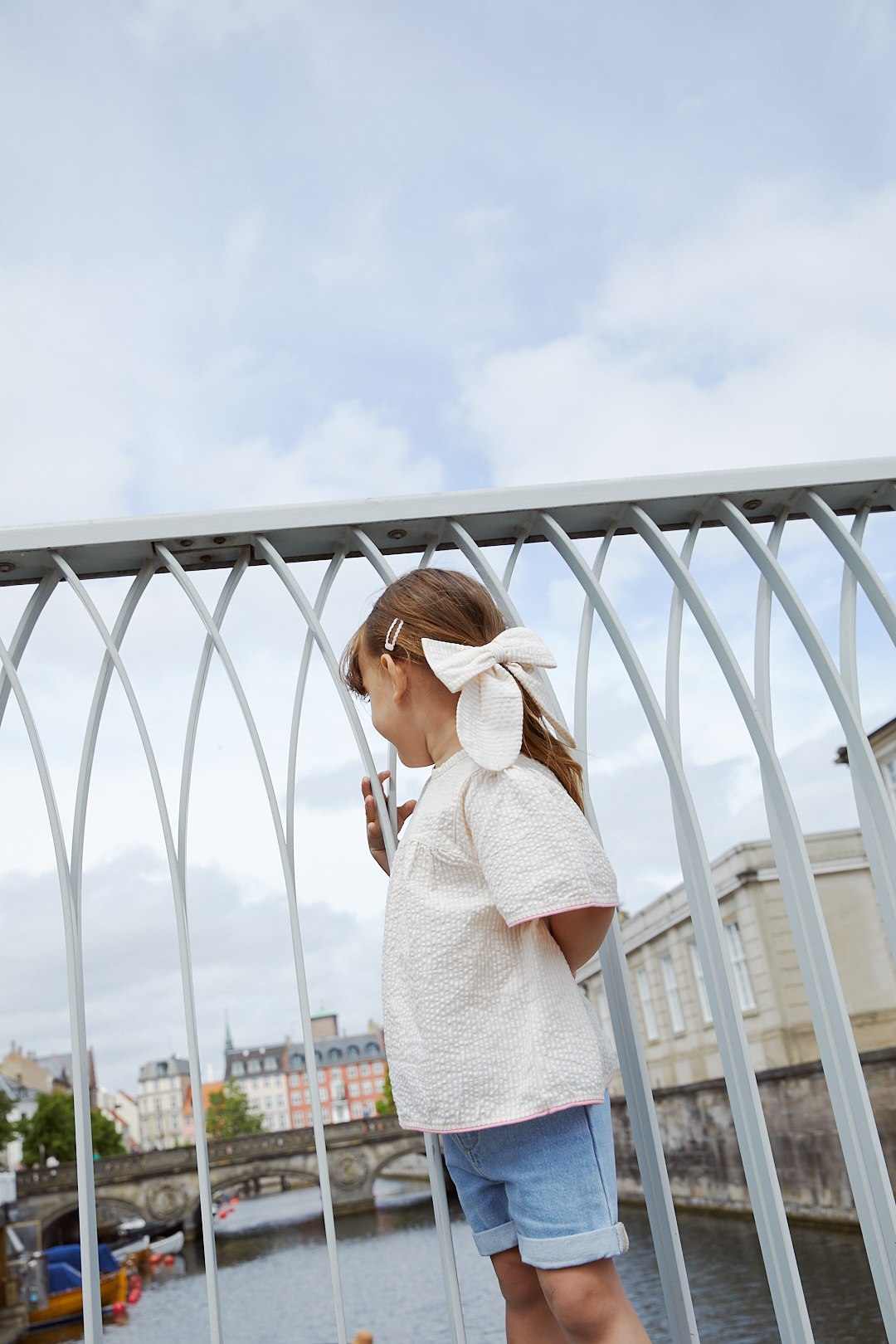 SEERSUCKER BLOUSE W. CONTRAST EDGE - DUSTY ROSE W CREAM STRIPE W PINK