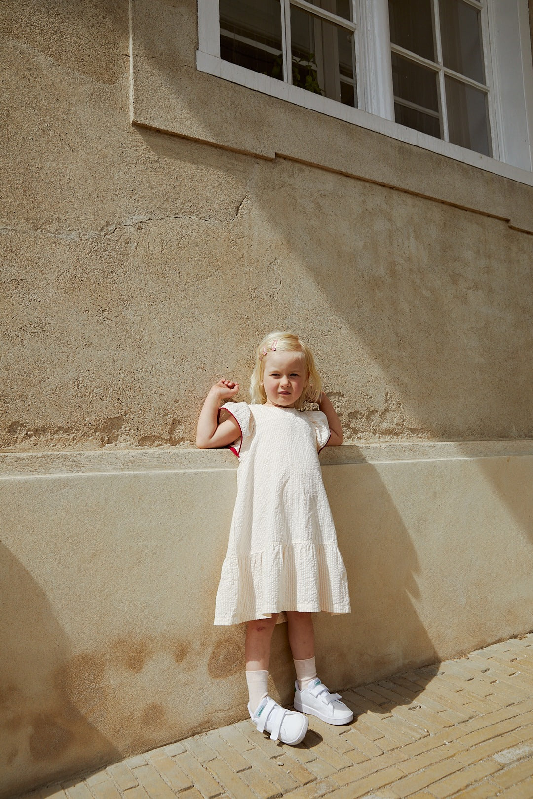 SEERSUCKER DRESS W. FRILL SLEEVES - DUSTY ROSE W CREAM STRIPE W BERRY