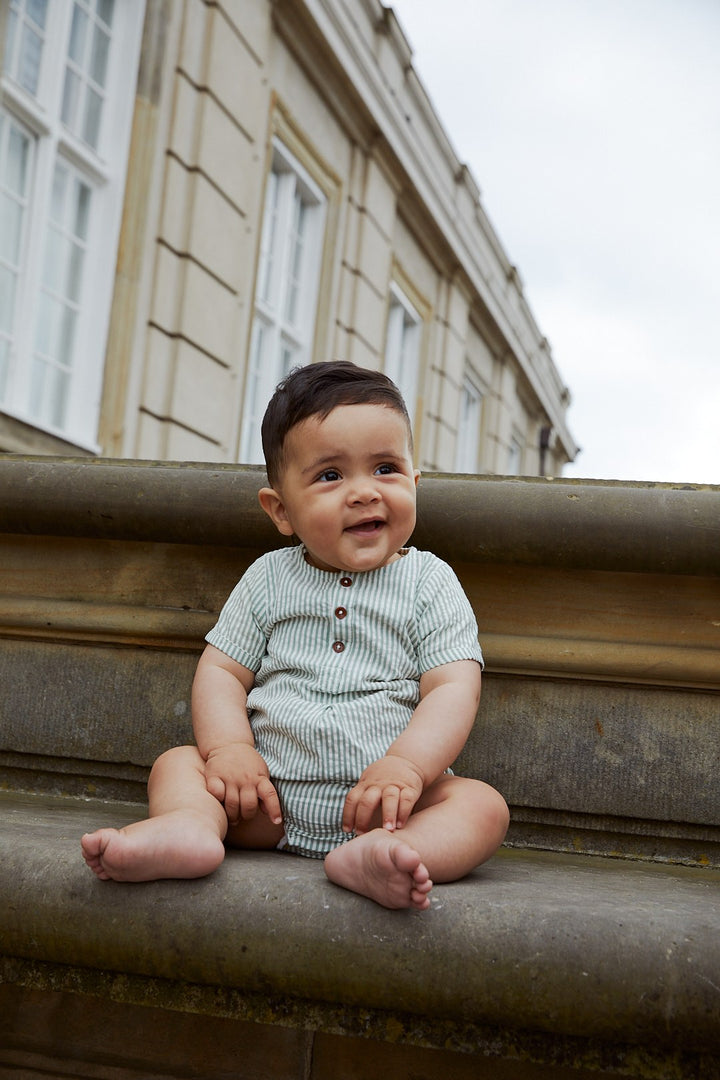 SEERSUCKER ROMPER W. SLEEVES - GREEN W CREAM STRIPE
