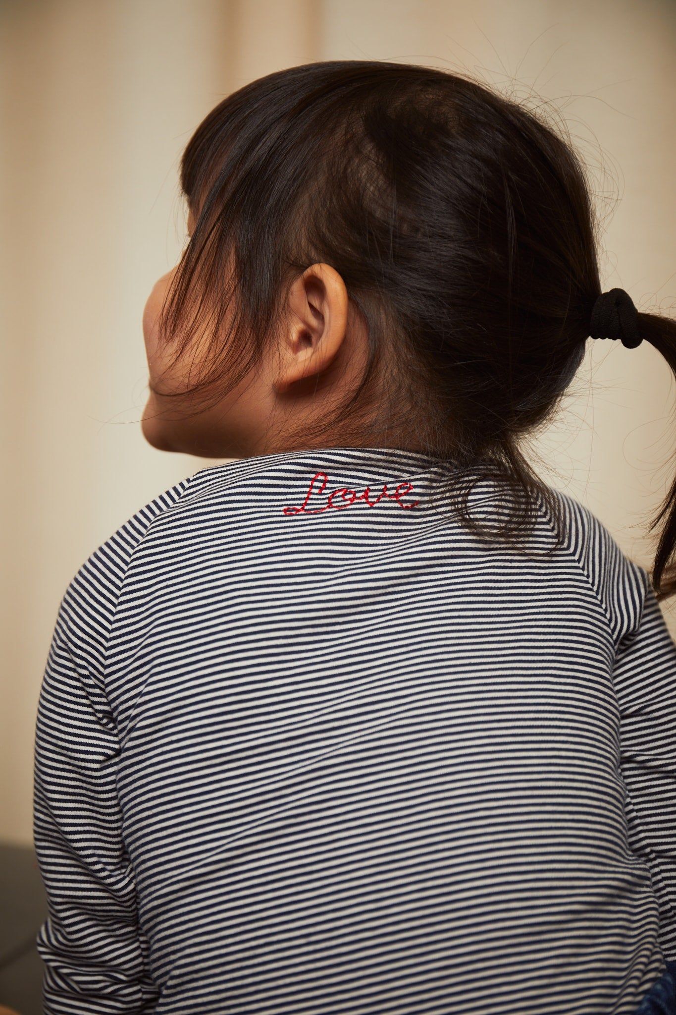 STRIPED LS TEE W. BOW - NAVY/CREAM STRIPE