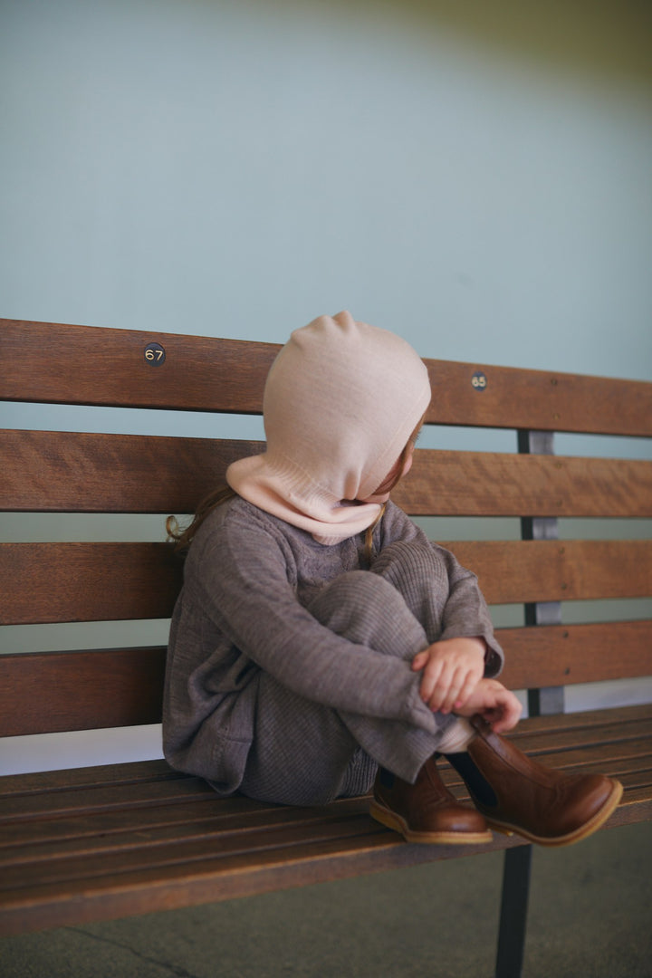 LT. KNITTED MERINO BALACLAVA WITH FRILL - SOFT PINK